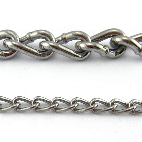 Metal Curb Chain .